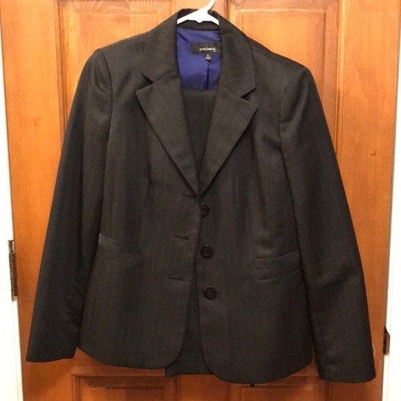 JONES WEAR Black Pin Sripe Suit Size 8 - Picture 1 of 5